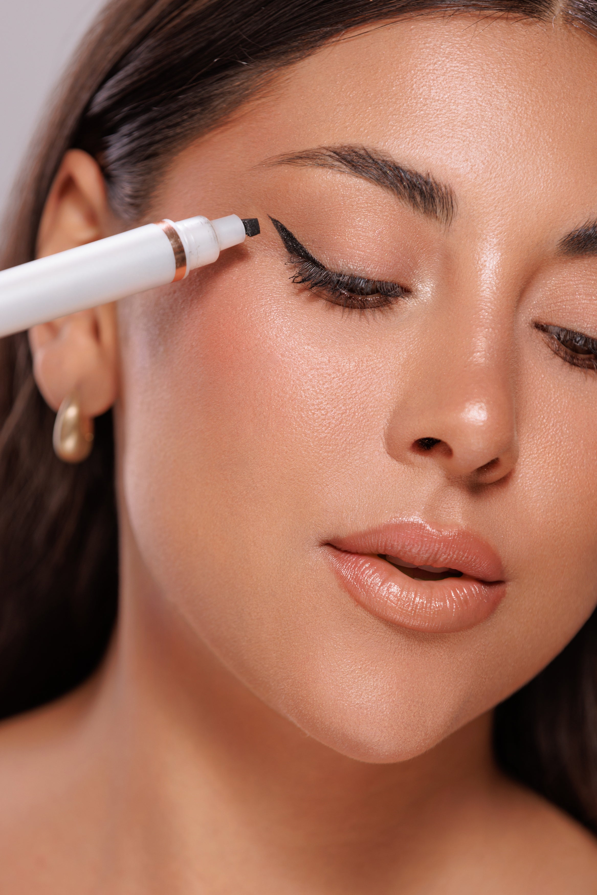 Autumn Eyes: Simple Liner & Warm Tones to Try This Season
